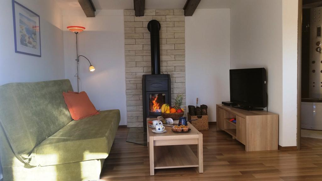 Vacation Home Latini Hum المظهر الخارجي الصورة