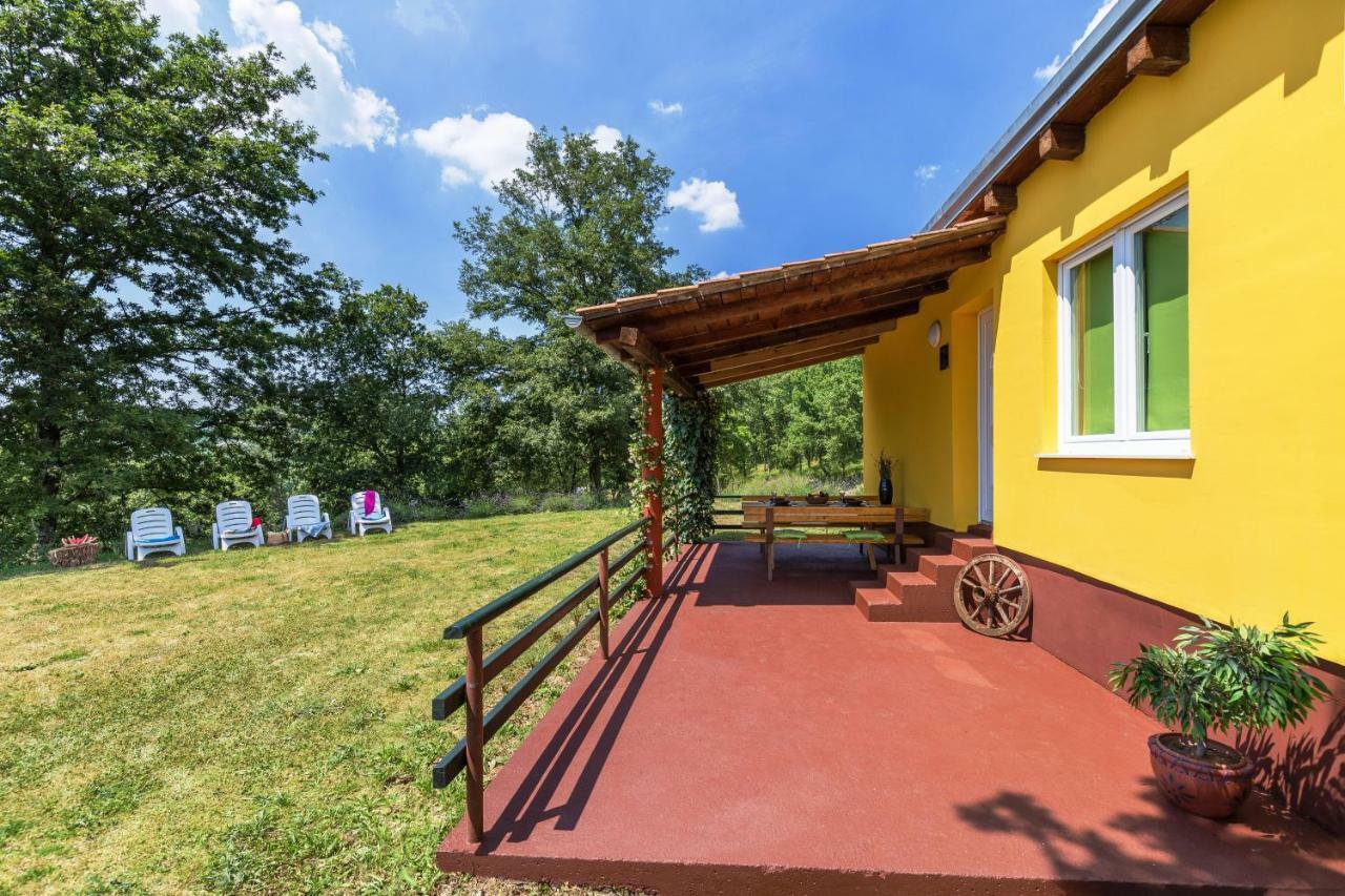 Vacation Home Latini Hum المظهر الخارجي الصورة